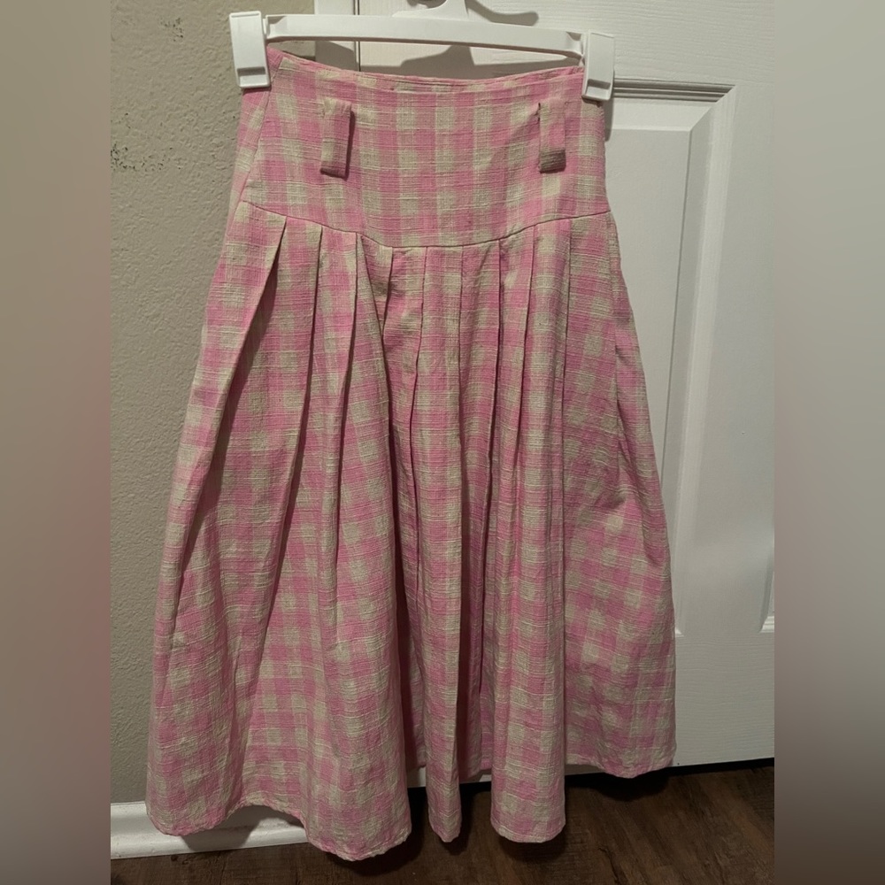 pink skirt